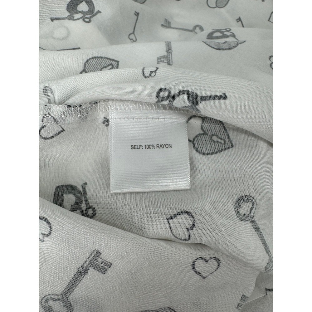 Jane and Delancey Womens Blouse Size Large White Black Heart Key Print Pleats - Picture 6 of 6
